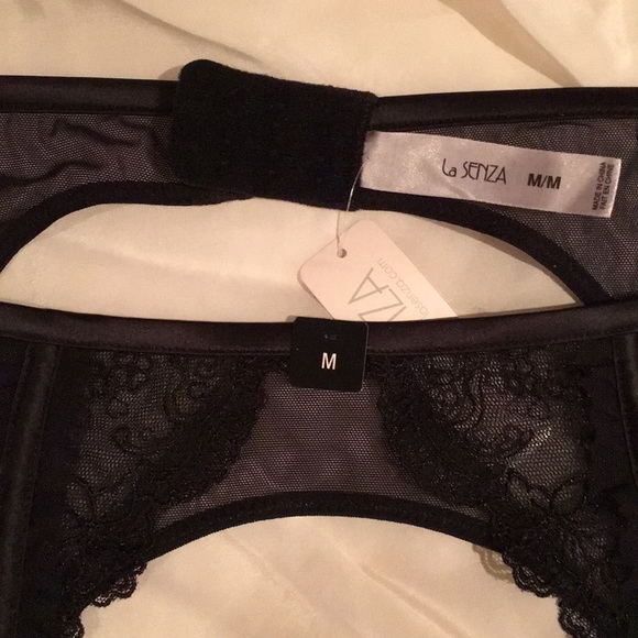La Senza Garter in black mesh and lace - Picture 3 of 3